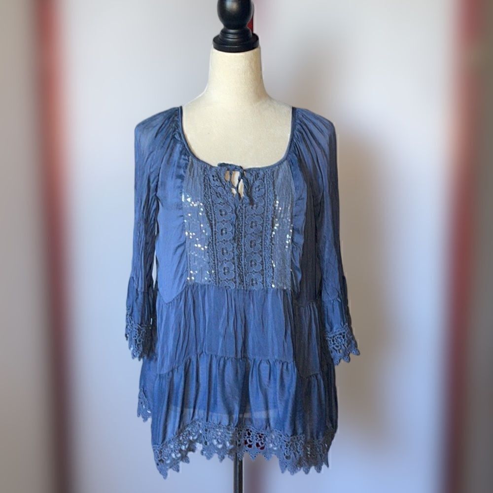 Scandal Made in Italy Silk Blend Blue Blouse w/Sequins & Bell Sleeves (Size: LG)